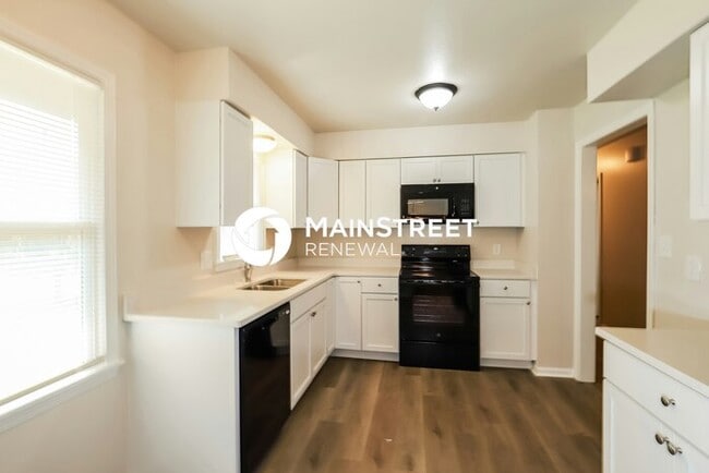 Foto del edificio - 3 Bedroom Pet-Friendly Home in KANSAS CITY...