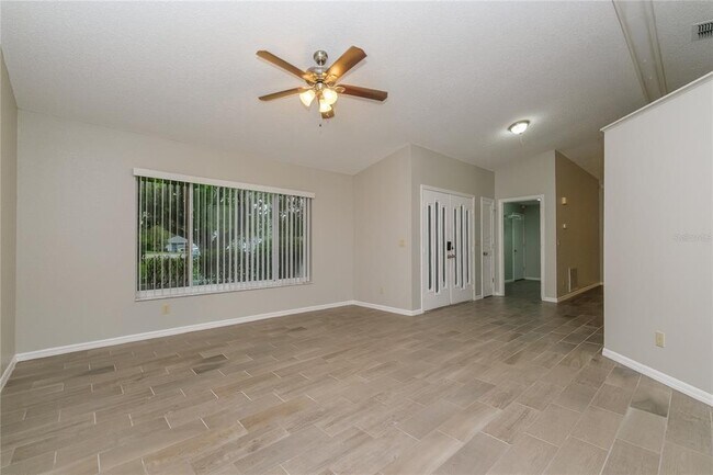 Foto del edificio - 6084 Freeport Dr