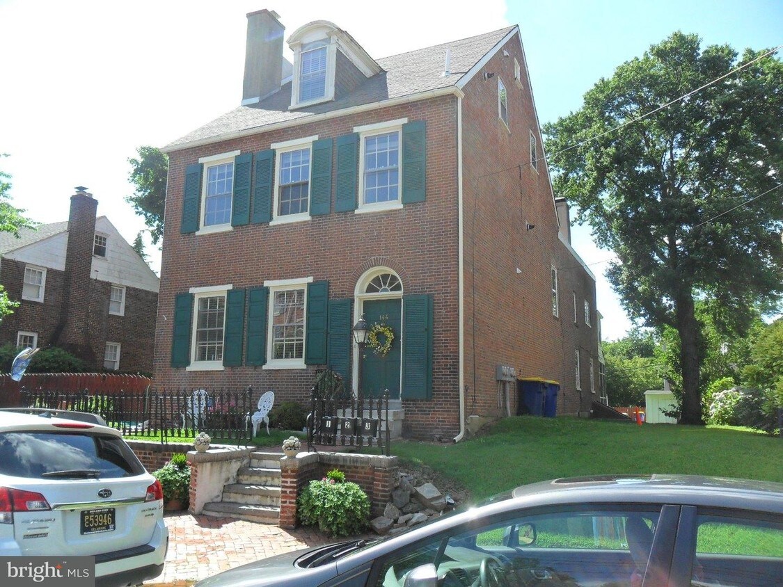 Primary Photo - 144 E 3rd St