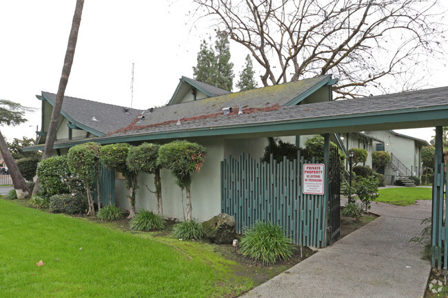 Building Photo - Outrigger