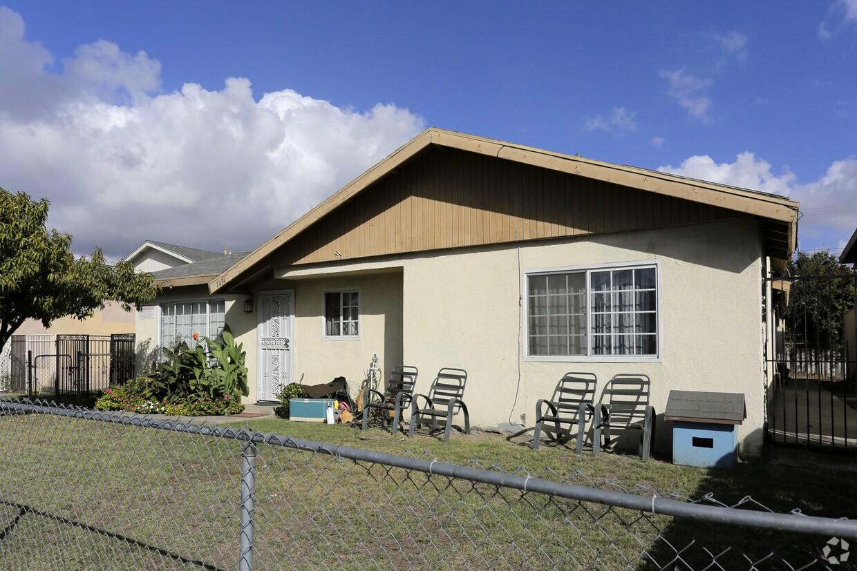 Foto principal - 2434 Chanslor St