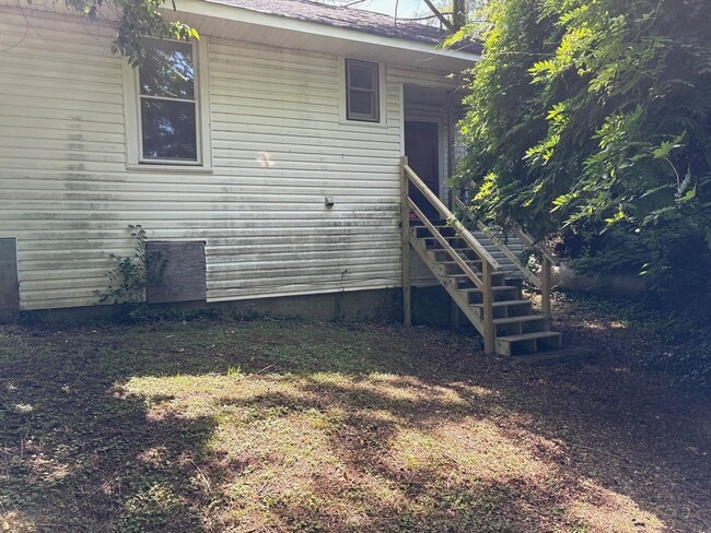 Building Photo - 2 Bedroom 1 Bath Home Winston Salem