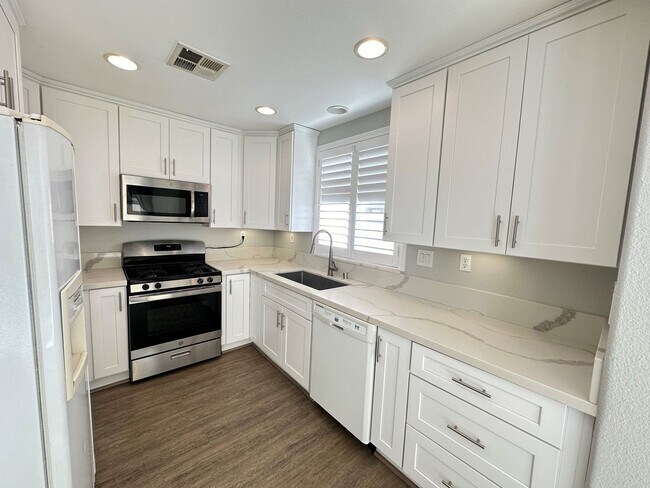Foto del edificio - Charming 2 Bed 2.5 Bath Detached Home in G...