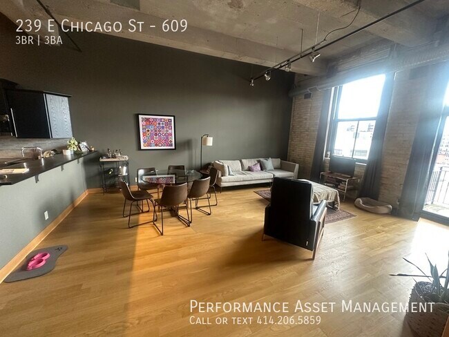 Foto del edificio - 239 E Chicago St
