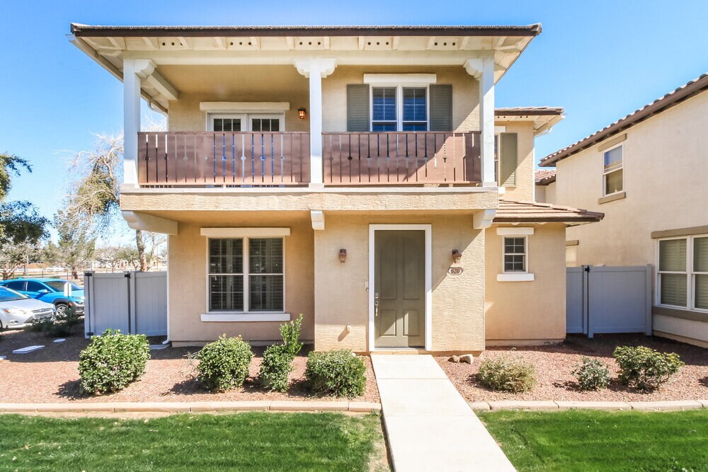 Foto principal - 820 S Adam Way