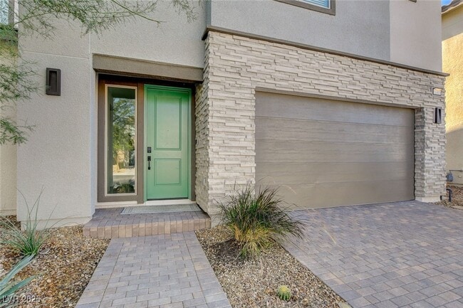 Building Photo - 1305 Azure Jay Ave