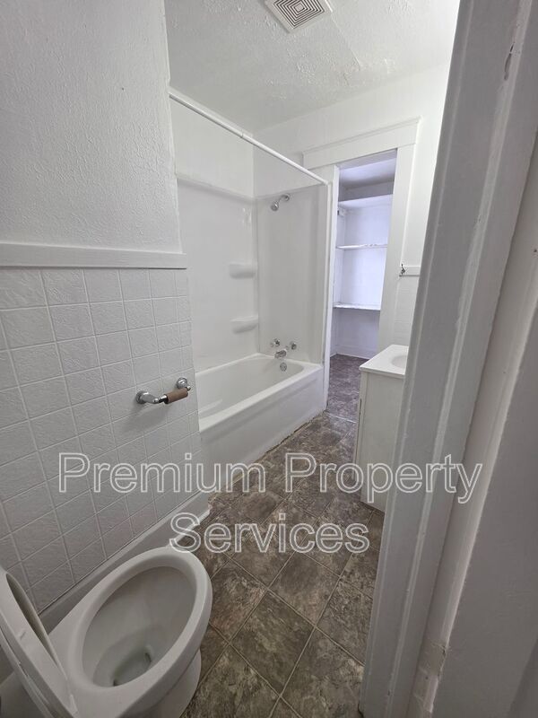 Foto del edificio - 402 S Gardiner Ave