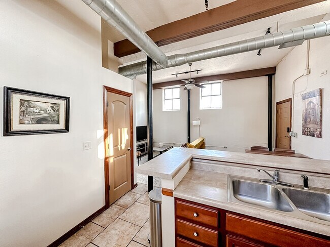 Foto del edificio - 521 N Jefferson Ave