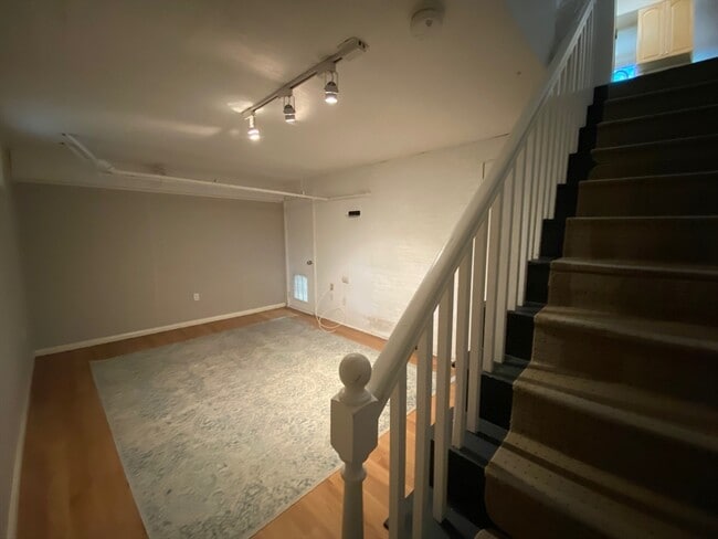 Building Photo - 120 Foster Ter