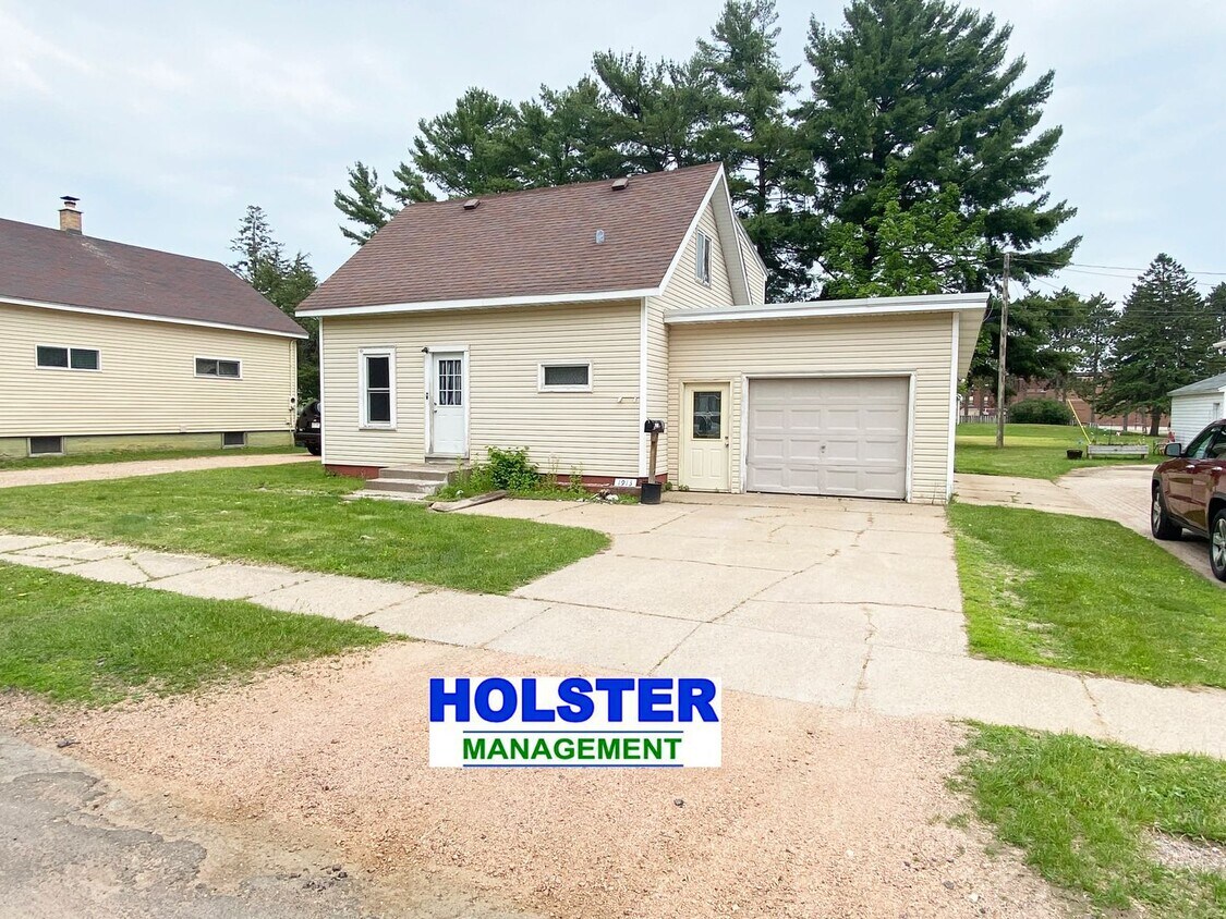 Foto principal - 4-Bedroom, 1 Bath Southeast Side Single Fa...