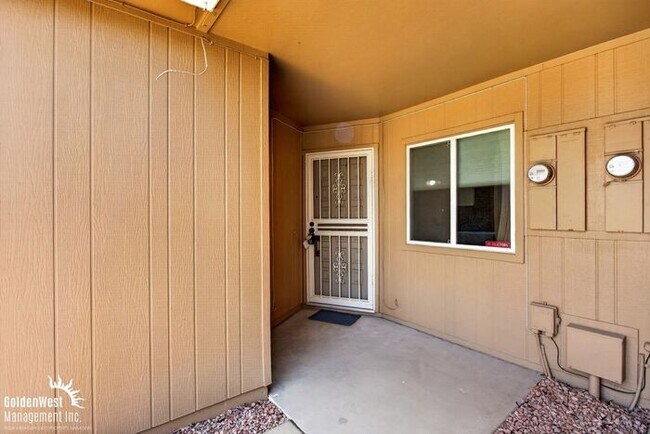 Building Photo - Spacious 2Bdm 2Ba Sun City Home with Vaulted Ceilings, Private Covered Patio & Garage! 55+ Community
