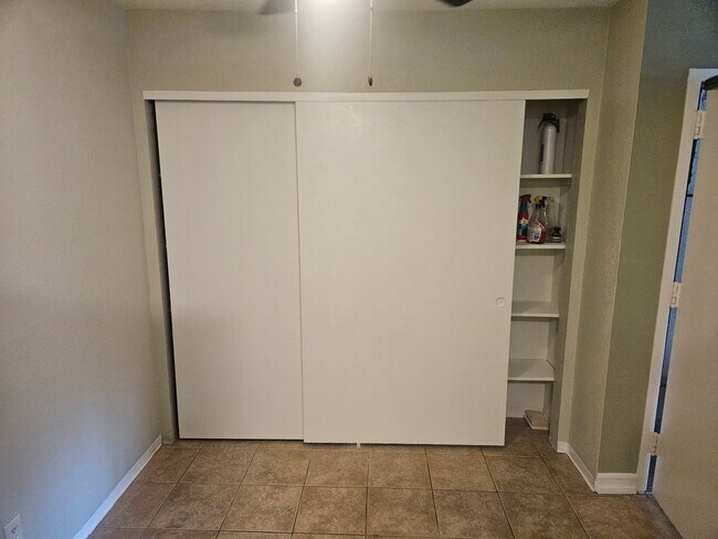 Foto del edificio - Beautiful 3 Bedroom 2 Bathroom Unit