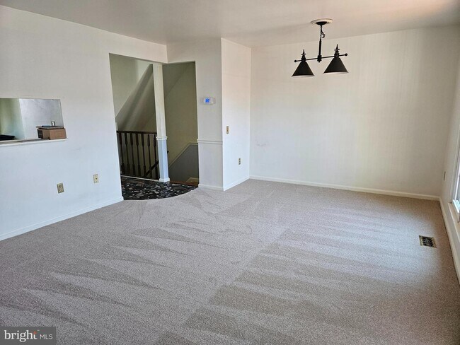 Building Photo - 5761 Sunset View Ln