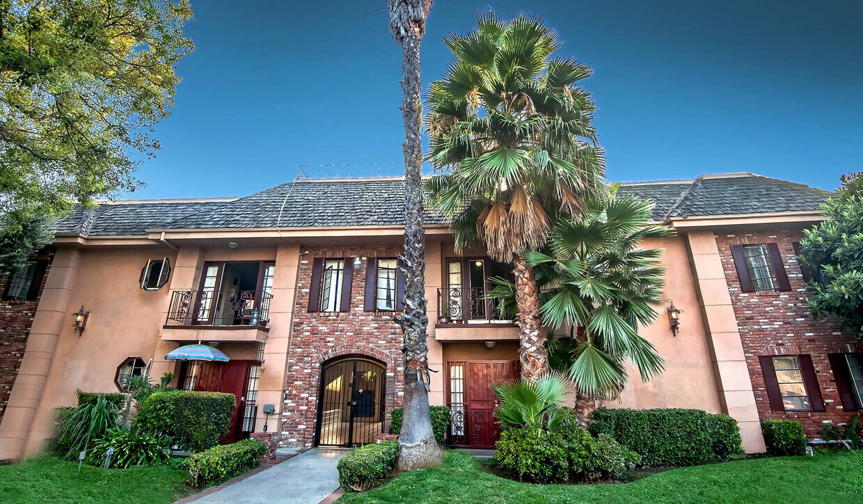 Primary Photo - 8145 Langdon Ave