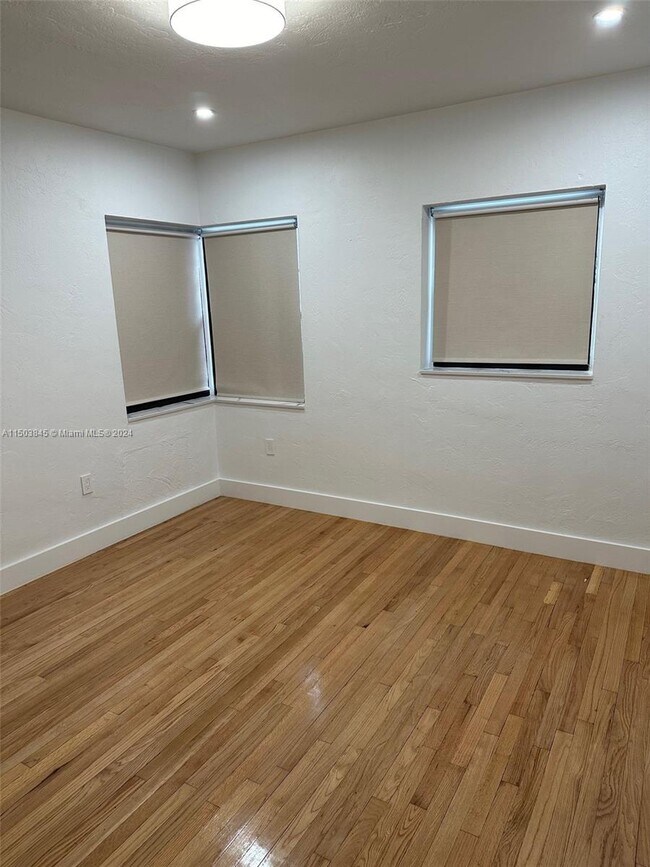 Foto del edificio - 1685 SW 15th St