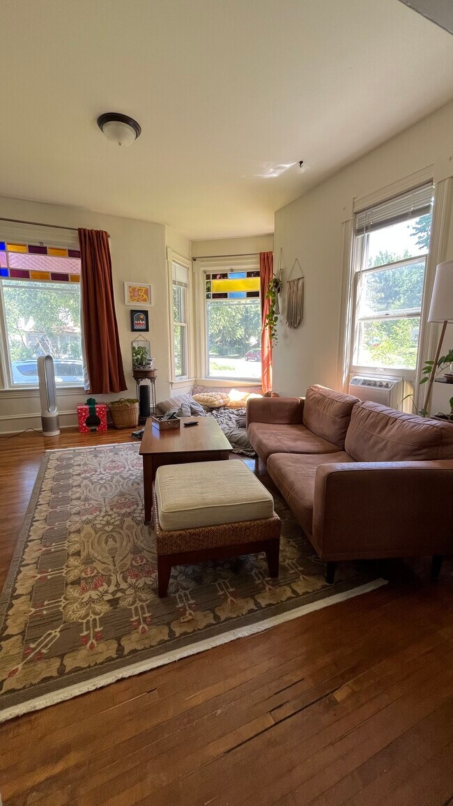 Foto del edificio - 726 24th Ave NE