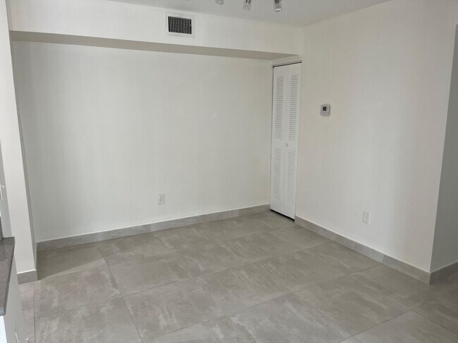 Building Photo - 160 Yacht Club Way