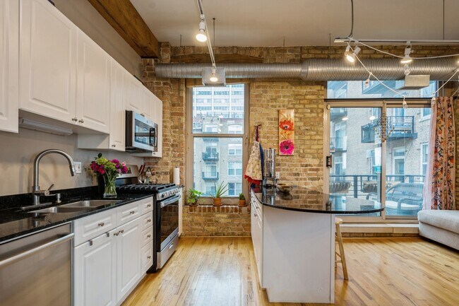 Building Photo - 417 S Jefferson St