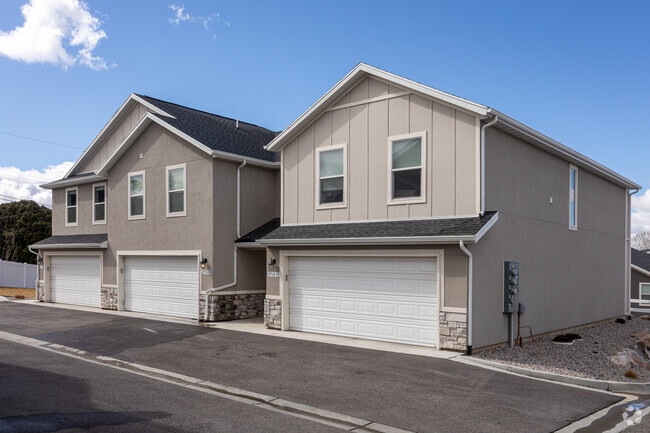 Building Photo - Abington Heights Townhomes