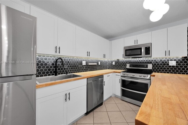 Foto del edificio - 2734 Bird Ave