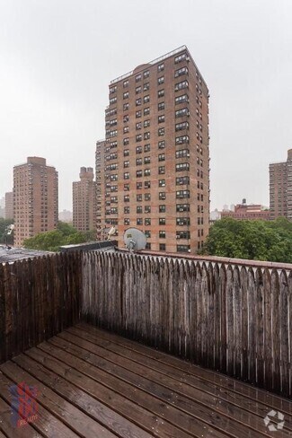 Building Photo - 314 E 106th St