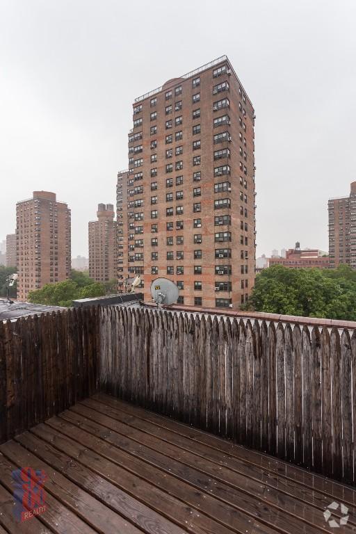 Building Photo - 314 E 106th St