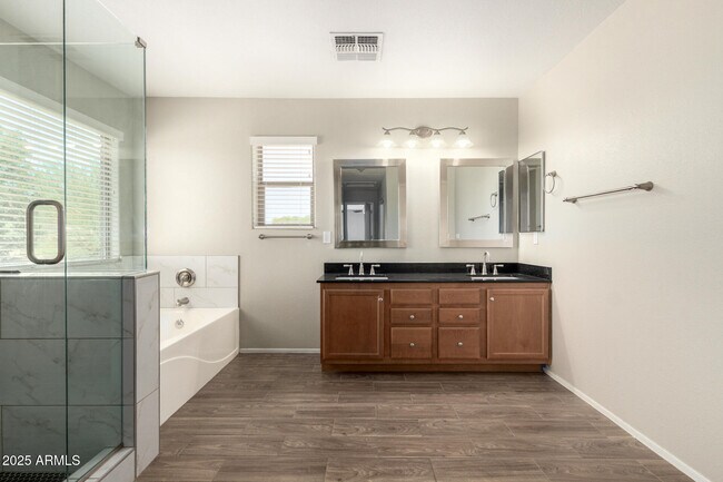 Foto del edificio - 4122 E Palm Beach Dr
