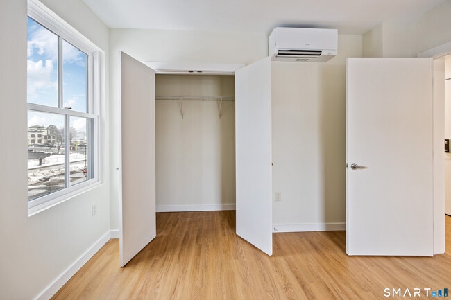 Building Photo - 1355 Main St