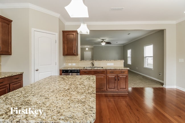 Building Photo - 323 Summergate Dr