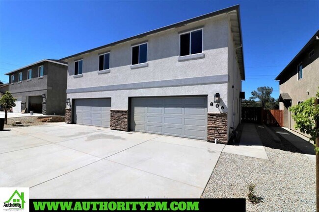 Building Photo - 806 Mission De Oro. Washer/Dryer is includ...
