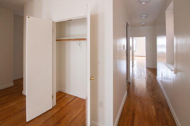 Foto del edificio - 528 Bainbridge St