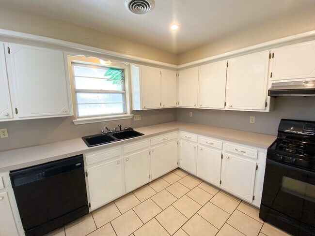 Foto del edificio - 4802 NW Smith Ave