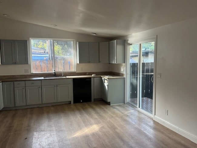 Building Photo - Cachagua (18800)