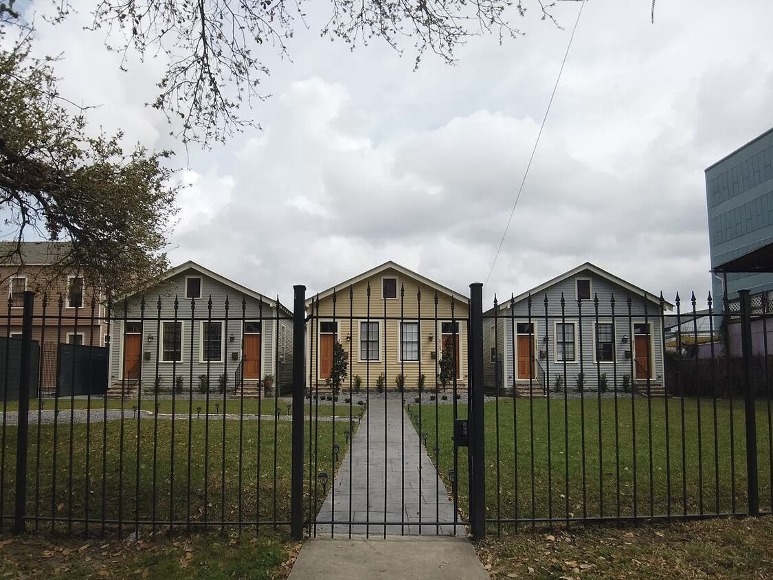 Foto principal - 2121-2131 Louisiana Ave