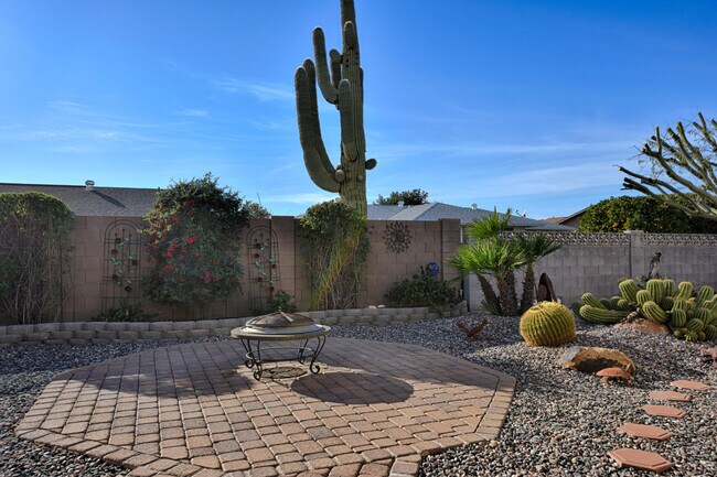 Building Photo - 16430 N Desert Holly Dr