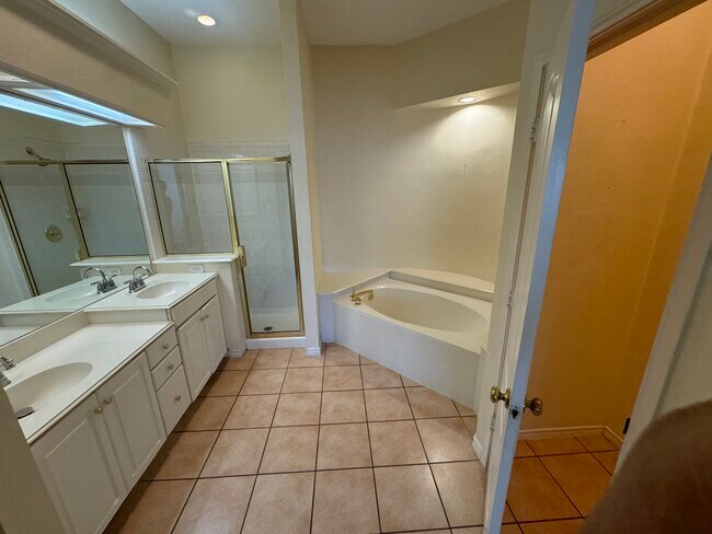 Building Photo - 2224 Glacier Ct