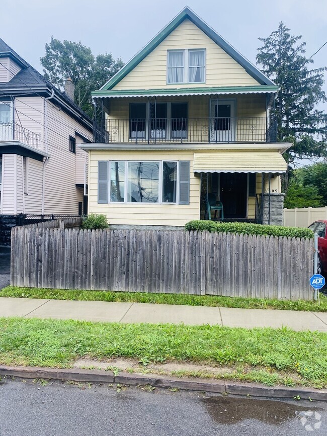 Building Photo - 109 Hill St