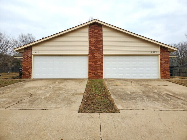 (3) Bed/(2) Bath SE Norman! Easy Access to... - (3) Bed/(2) Bath SE Norman! Easy Access to... House