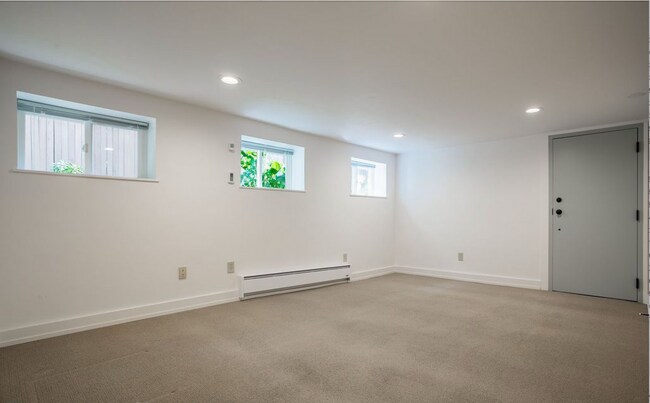 Foto del edificio - Updated One Bedroom in Beautifully Convert...