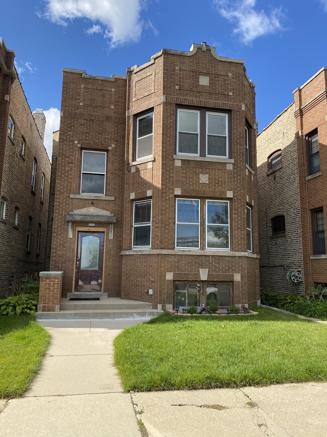 Building Photo - 5042 N Parkside Ave