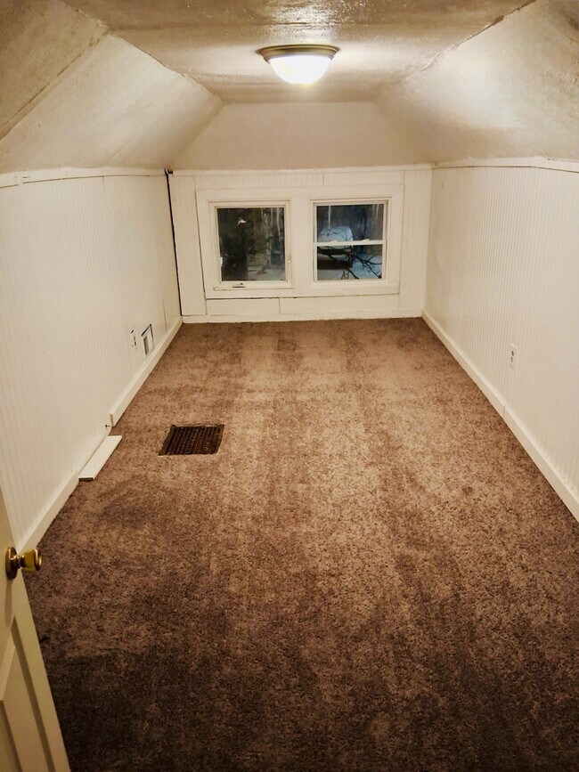 Building Photo - 811 Baker St