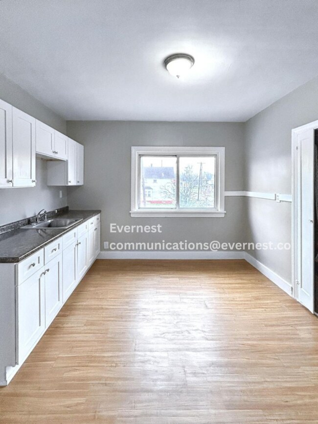 Foto del edificio - 11917 Forest Ave