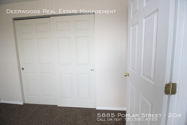 Foto del edificio - 5885 Poplar St