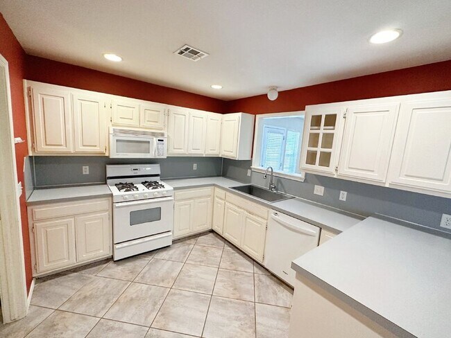 Building Photo - 11705 S Forest Ct