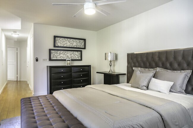 Foto del edificio - 723 Palisades Beach Rd