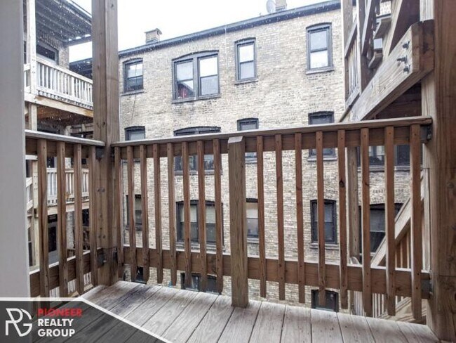 Foto del edificio - 3 bedroom in CHICAGO IL 60626