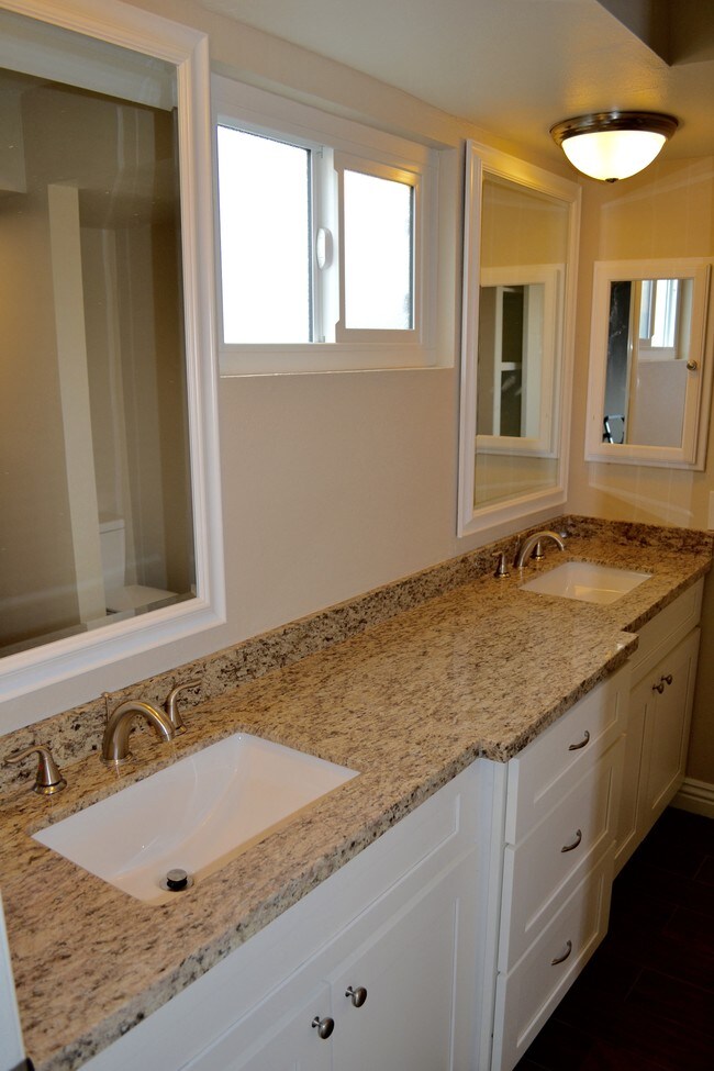 Foto del edificio - 15551 Boleyn Cir