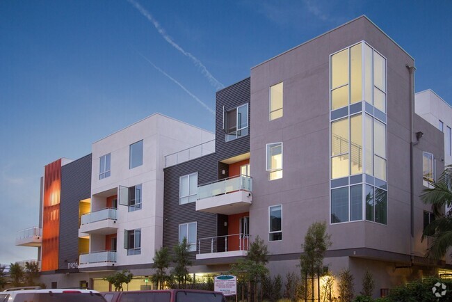 Building Photo - 11929 Courtleigh Dr