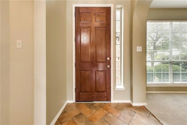 Foto del edificio - 9304 Regal Oaks Dr