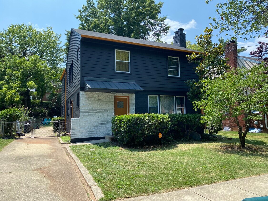 Foto principal - 3047 O St SE